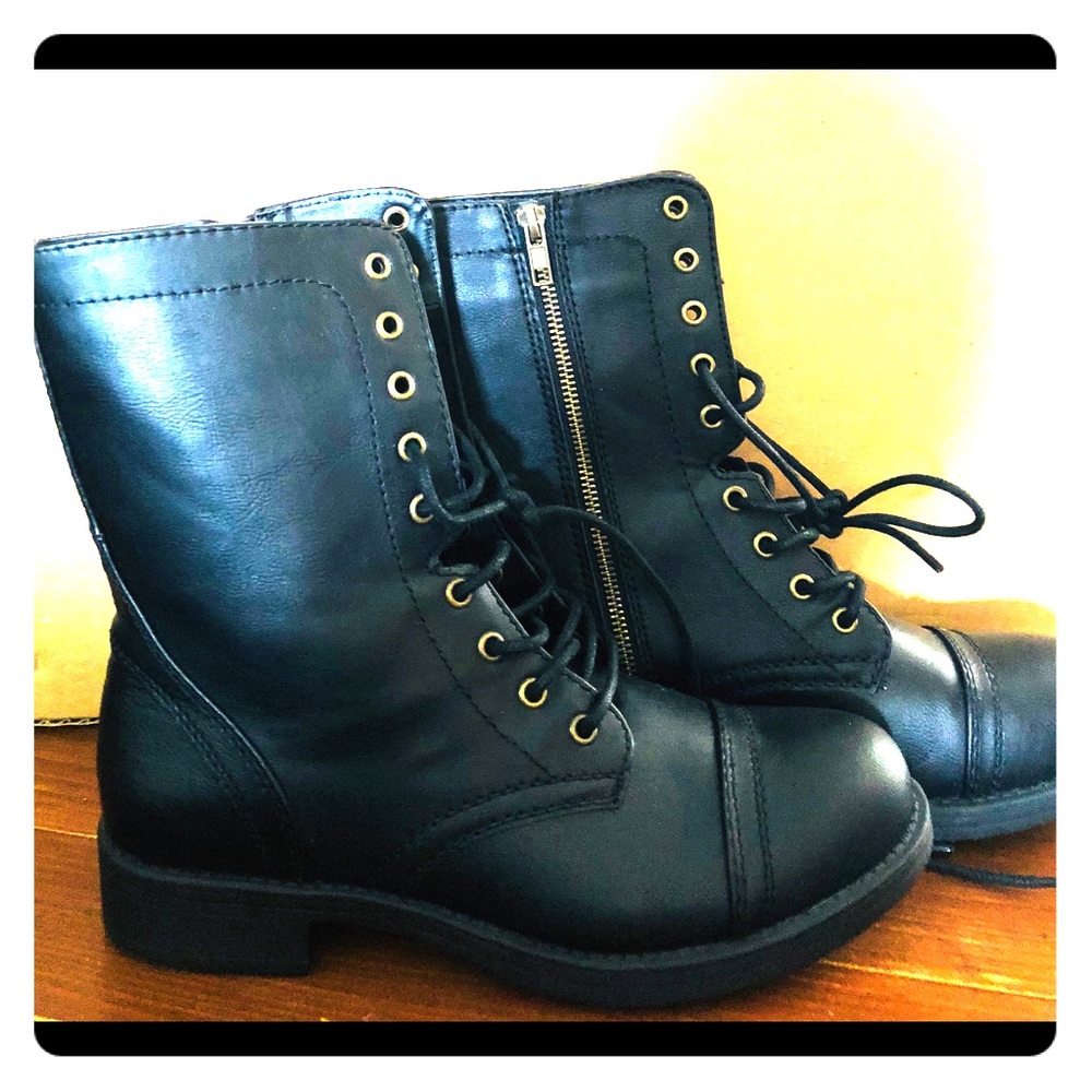Size 11 Women Combat boots